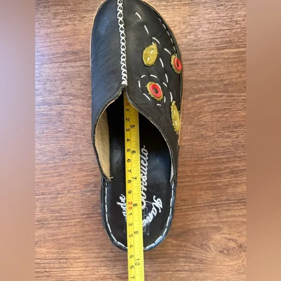 NWT Handmade Genuine Leather Black Embroidered Sandals Slip-On Mules Consuelo - Picture 13 of 14